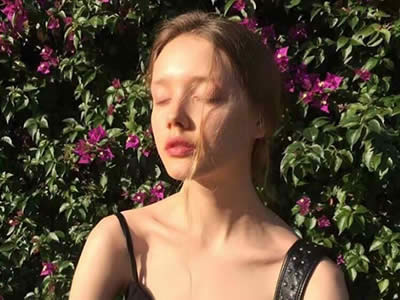 怎么追女生让她感到舒服自然，不显得刻意插图