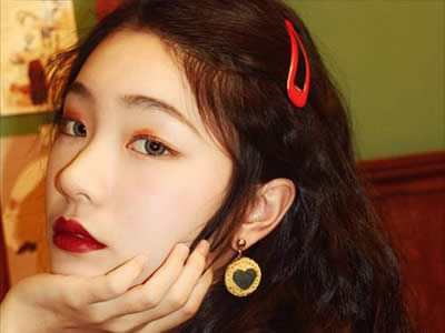 追女生聊天技巧：第一次和女生见面聊天怎么找话题插图